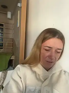 Snapshot of FitAnna chatting on February 27, 3:45 pm FitAnna online show from February 27, 3:45 pm