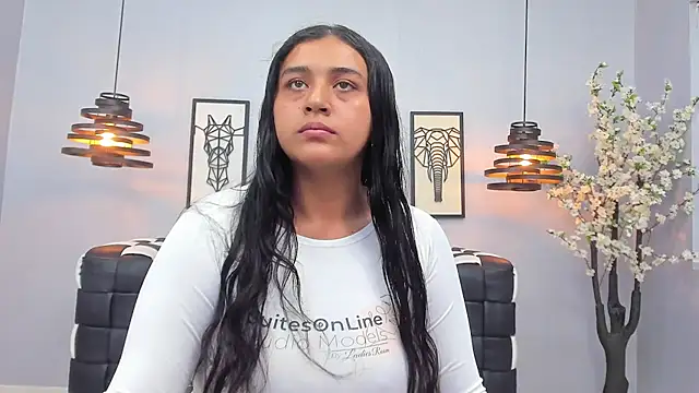 Lunaa Abril online show from February 26, 12:15 pm