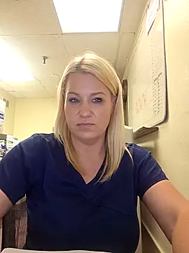 Snapshot of LadyB07 chatting on April 30, 4:24 pm LadyB07 online show from April 30, 4:24 pm