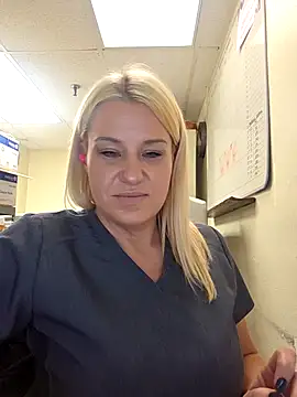 Snapshot of LadyB07 chatting on May 1, 8:35 pm LadyB07 online show from May 1, 8:35 pm
