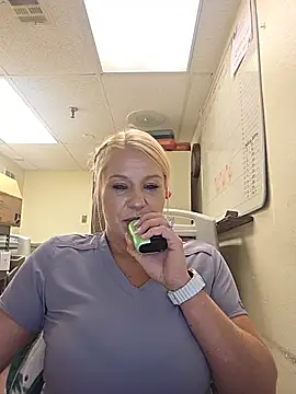 Snapshot of LadyB07 chatting on June 9, 3:56 pm LadyB07 online show from June 9, 3:56 pm