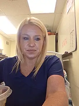 Snapshot of LadyB07 chatting on June 11, 5:00 pm LadyB07 online show from June 11, 5:00 pm