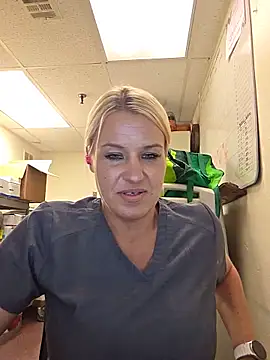 Snapshot of LadyB07 chatting on July 1, 8:08 pm LadyB07 online show from July 1, 8:08 pm