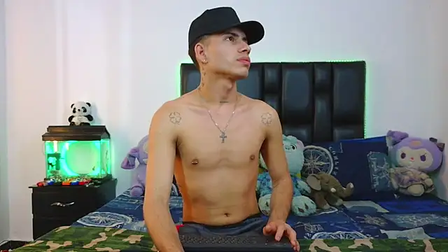 Dereek Hot online show from May 14, 4:08 am