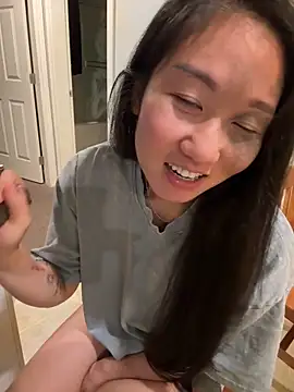 Snapshot of Asianxx chatting on March 4, 5:02 am Asianxx online show from March 4, 5:02 am