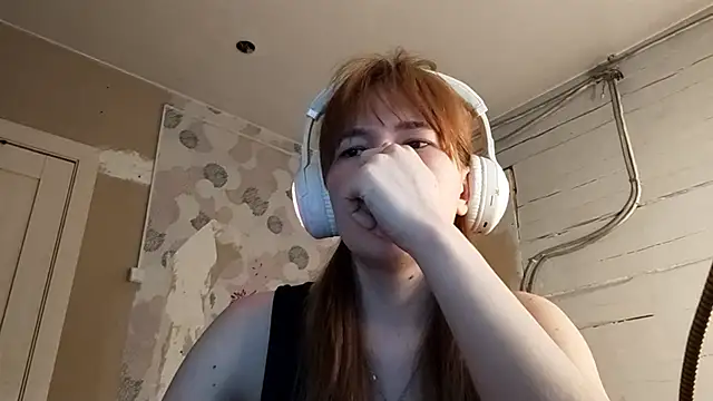 Snapshot of DinaFirebird chatting on March 3, 5:24 am DinaFirebird online show from March 3, 5:24 am