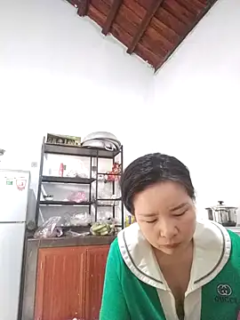 Ivy Trix2 online show from March 30, 1:50 am