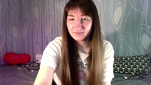 Snapshot of Birdie_Kiss chatting on May 18, 1:28 pm Birdie Kiss online show from May 18, 1:28 pm