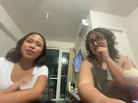 yassiestar online show from March 6, 4:14 pm