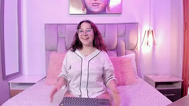 Snapshot of Maddie-LesYoux chatting on February 27, 12:38 pm Maddie-LesYoux online show from February 27, 12:38 pm