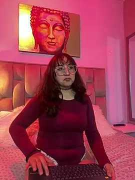 Snapshot of Maddie-LesYoux chatting on March 2, 11:50 am Maddie-LesYoux online show from March 2, 11:50 am