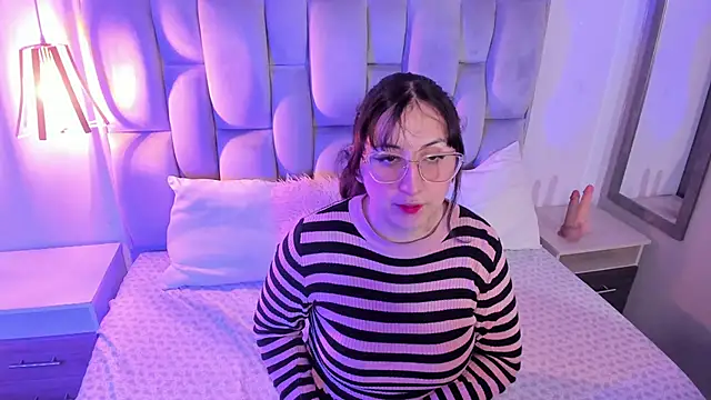 Snapshot of Maddie-LesYoux chatting on March 31, 12:05 pm Maddie-LesYoux online show from March 31, 12:05 pm
