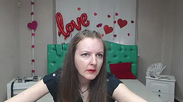 Snapshot of MeganPirs chatting on April 14, 5:13 am MeganPirs online show from April 14, 5:13 am