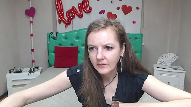 Snapshot of MeganPirs chatting on April 25, 5:10 am MeganPirs online show from April 25, 5:10 am