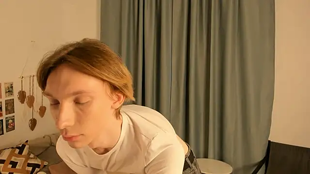 Snapshot of SilverFeral chatting on February 28, 5:41 am SilverFeral online show from February 28, 5:41 am