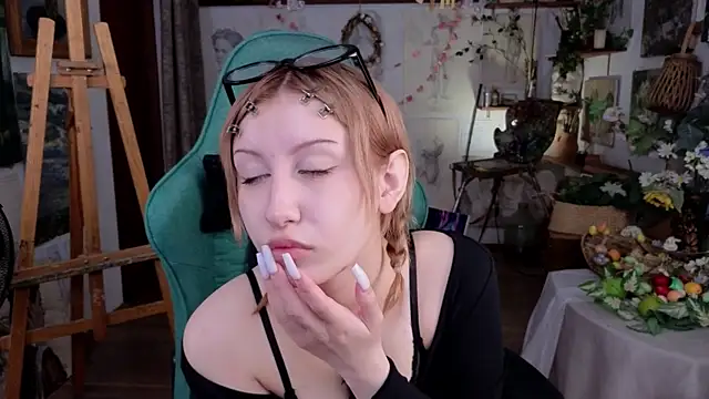 Snapshot of EffieMeowley chatting on March 27, 4:51 am EffieMeowley online show from March 27, 4:51 am