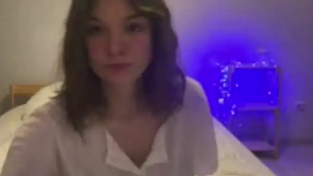 AliveCute online show from April 14, 6:58 pm