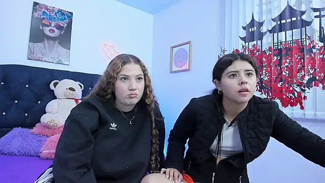 valeria and zoe online show from March 5, 2:24 pm