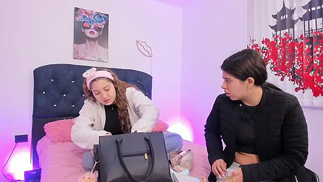 valeria and zoe online show from April 10, 2:11 pm