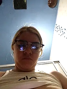 single kitten online show from March 30, 12:28 pm