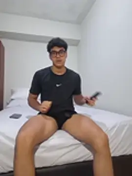 Snapshot of SweetMig chatting on March 4, 3:56 am SweetMig online show from March 4, 3:56 am