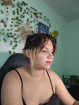 Snapshot of aurora_bela chatting on April 24, 12:02 am aurora bela online show from April 24, 12:02 am