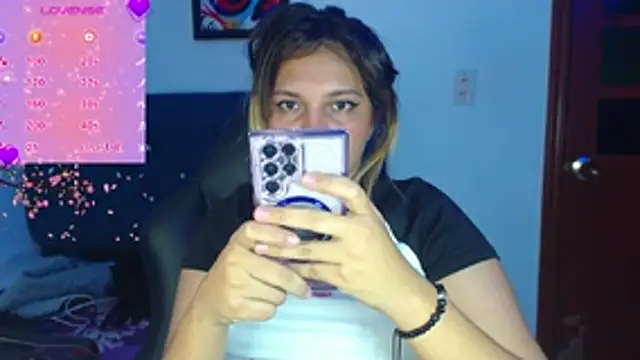Snapshot of aurora_bela chatting on May 13, 11:00 pm aurora bela online show from May 13, 11:00 pm