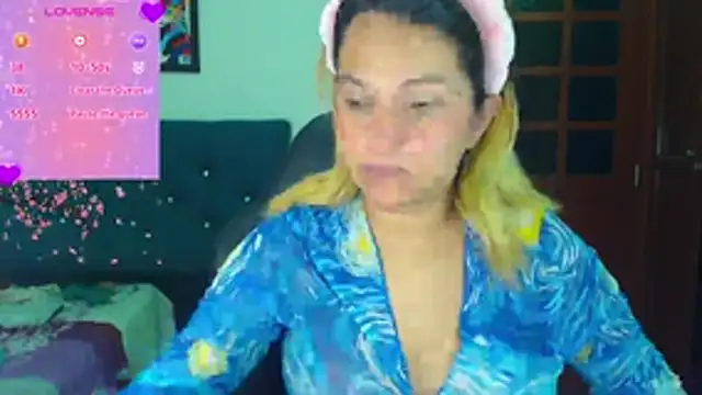 Snapshot of aurora_bela chatting on May 20, 7:58 am aurora bela online show from May 20, 7:58 am