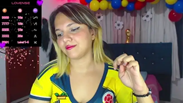 Snapshot of aurora_bela chatting on June 12, 1:26 am aurora bela online show from June 12, 1:26 am
