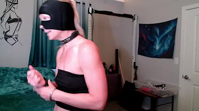 Snapshot of shadowpleasures4u chatting on June 26, 2:21 pm shadowpleasures4u online show from June 26, 2:21 pm