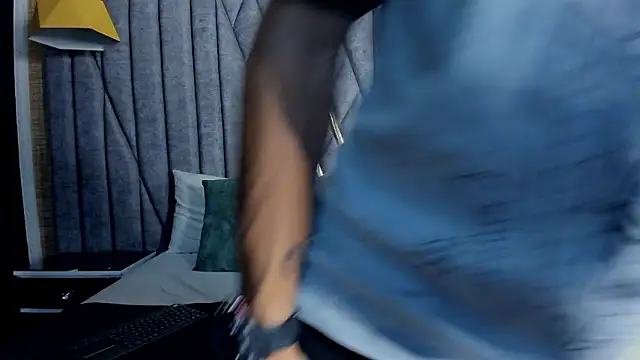 Snapshot of DanteLuxx chatting on March 3, 2:39 am DanteLuxx online show from March 3, 2:39 am