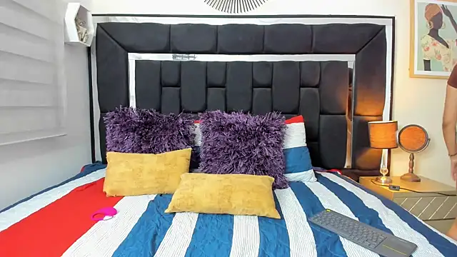 Tiana moon online show from April 18, 2:15 am