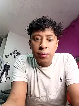 Snapshot of James_large_cock chatting on March 2, 9:16 am James large cock online show from March 2, 9:16 am