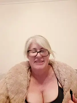 Snapshot of FlirtyFleur-x chatting on March 29, 12:43 am FlirtyFleur-x online show from March 29, 12:43 am