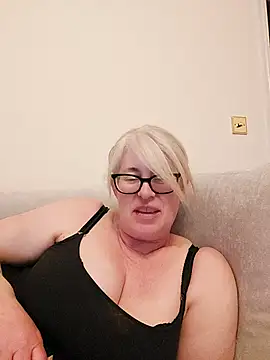 FlirtyFleur-x online show from April 22, 10:11 pm