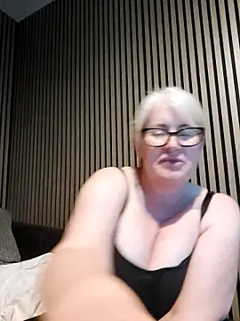 FlirtyFleur-x online show from May 6, 5:51 pm