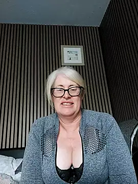 FlirtyFleur-x online show from May 7, 6:52 am