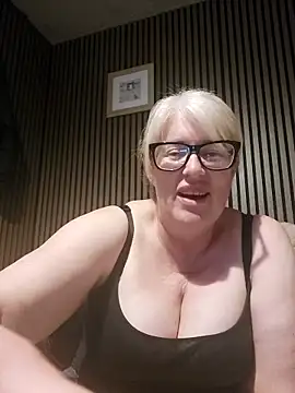 FlirtyFleur-x online show from May 16, 9:13 pm