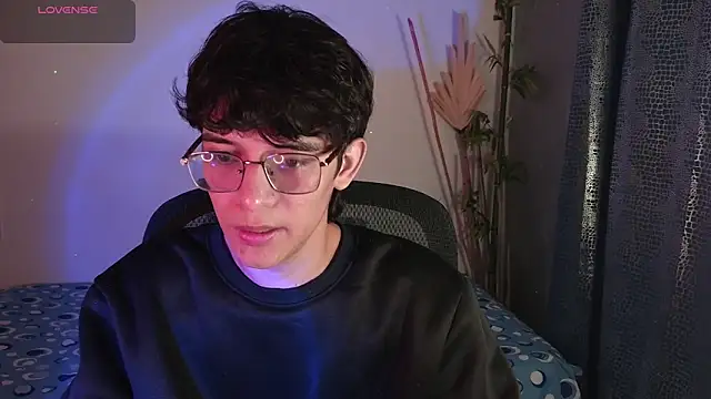 noah millerx online show from March 1, 3:52 am