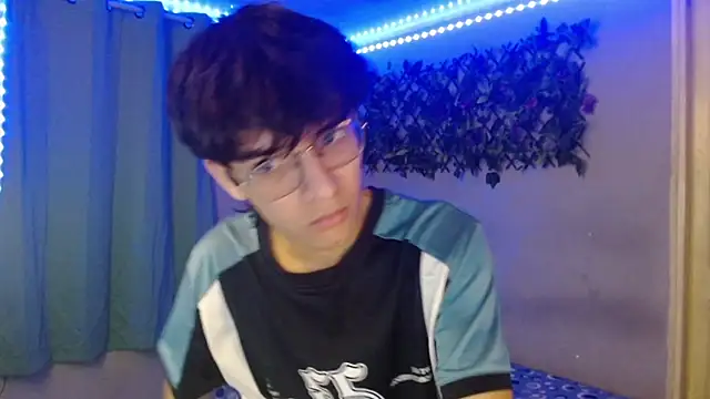 noah millerx online show from March 21, 3:33 am