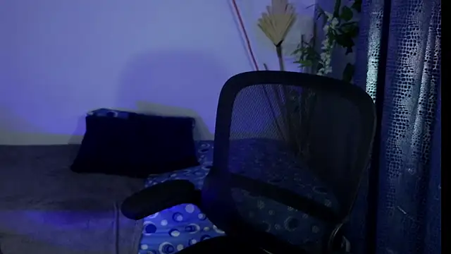 noah millerx online show from April 21, 4:41 am