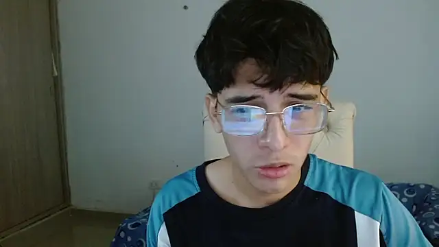 Snapshot of noah_millerx chatting on June 30, 8:21 pm noah millerx online show from June 30, 8:21 pm