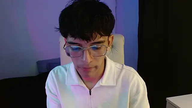 Snapshot of noah_millerx chatting on July 9, 10:58 pm noah millerx online show from July 9, 10:58 pm