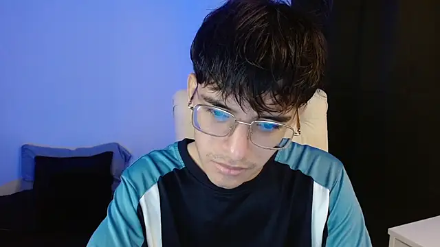 Snapshot of noah_millerx chatting on July 10, 7:16 pm noah millerx online show from July 10, 7:16 pm