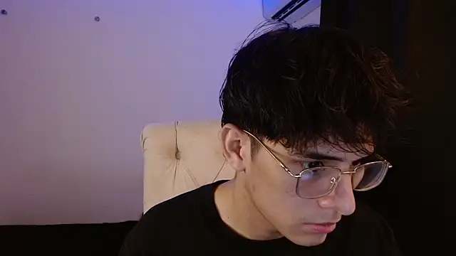 Snapshot of noah_millerx chatting on August 1, 8:41 pm noah millerx online show from August 1, 8:41 pm