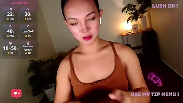 Snapshot of SofiaaLoove699 chatting on June 24, 3:33 pm SofiaaLoove699 online show from June 24, 3:33 pm