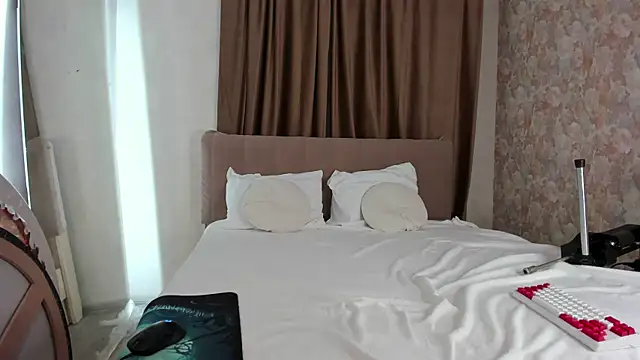 Snapshot of KaylaArt chatting on June 12, 7:07 am KaylaArt online show from June 12, 7:07 am