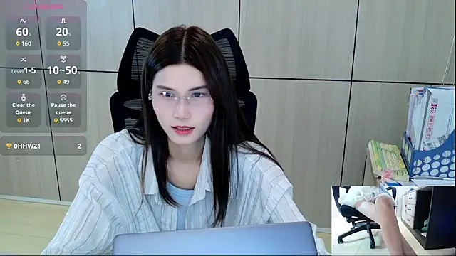 Snapshot of zhen-68 chatting on May 12, 12:41 am zhen-68 online show from May 12, 12:41 am