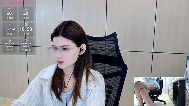 Snapshot of zhen-68 chatting on June 11, 2:11 am zhen-68 online show from June 11, 2:11 am
