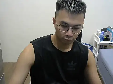 Snapshot of silverwolfwoof chatting on May 15, 5:42 pm silverwolfwoof online show from May 15, 5:42 pm